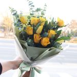 Ramo de rosas y tulipanes