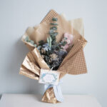 Ramo de flores preservadas azul bebe